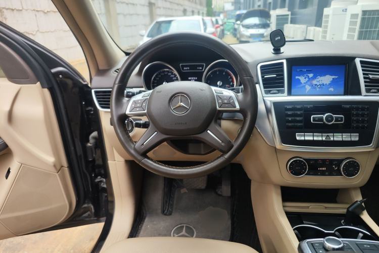 Used Mercedes-Benz M-Class 2014 ML 320 4MATIC Steering Wheel
