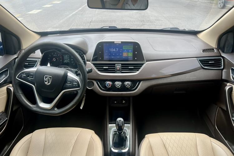 Used Baojun 310W 2017 1.5L Manual Fashion Model China V
