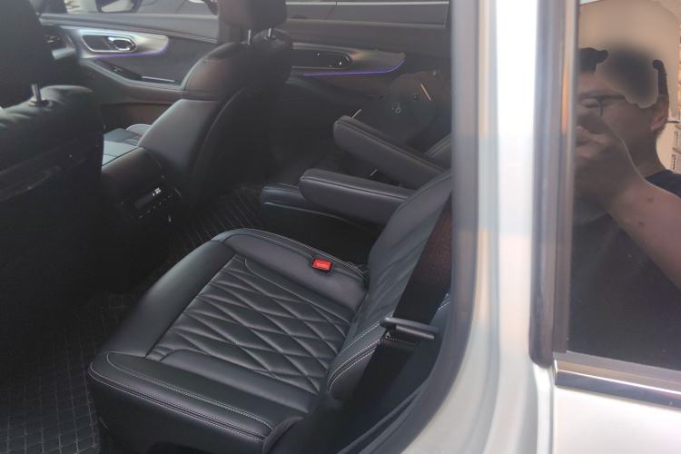 Used GAC Trumpchi GS8 2022 Dual-Engine Series 2.0TM Two-Wheel Drive Prestige Edition (7 Seats) Left Rear Seat