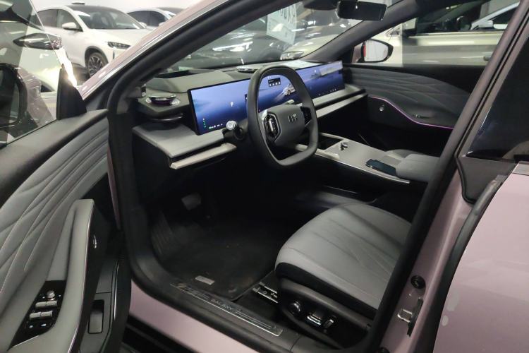 Used Geely Galaxy E8 2024 665 km Range Rear-Drive Starship Long-Range Version
