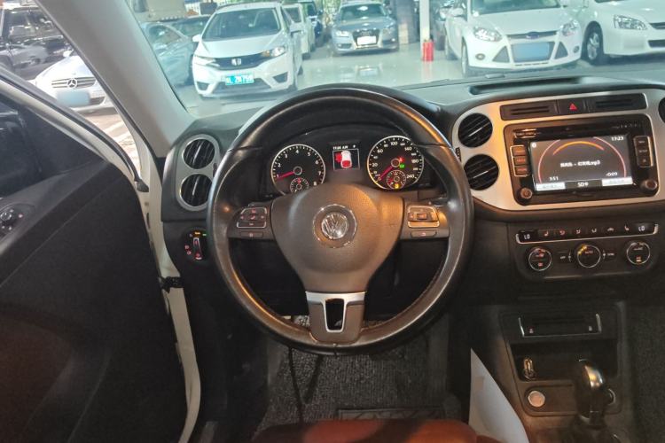 Used Volkswagen Tiguan 2015 1.8TSI Automatic Two-Wheel Drive Luxury Model Steering Wheel