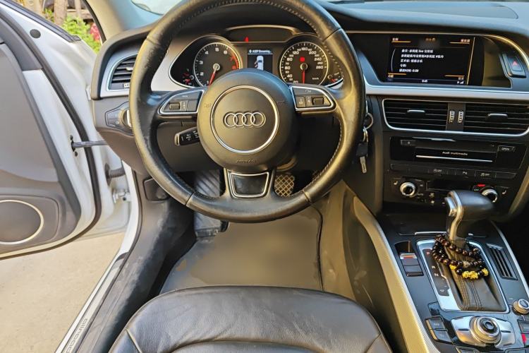 Used Audi A4 2014 40 TFSI allroad quattro Steering Wheel