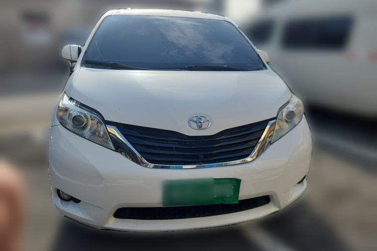 Used Toyota SIENNA 2011 2.7L Two-Wheel-Drive Automatic Trim Front