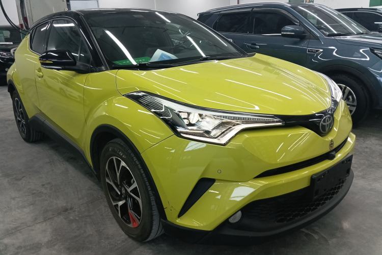 Used Toyota C-HR 2018 2.0L Luxury Sunroof Version China V Emission Standard Exterior 2