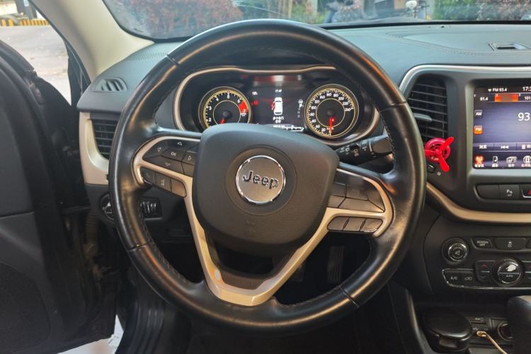 Used Jeep Cherokee 2016 2.0L Superior Edition