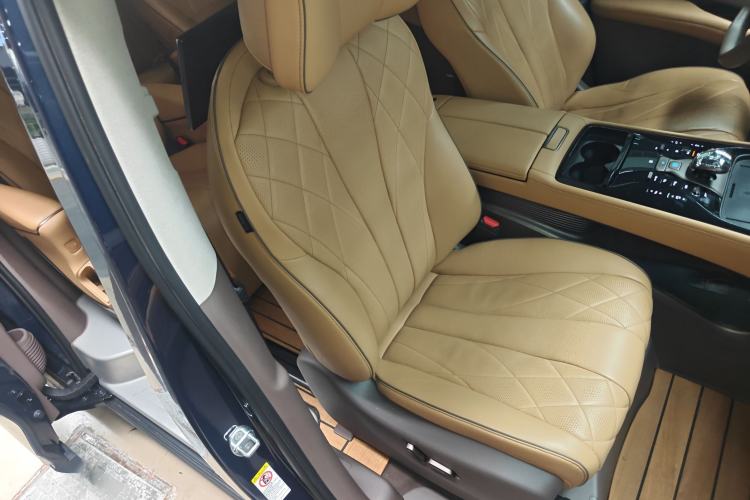 Used Denza D9 2022 DM-i 970 Four-Wheel Drive Flagship Model