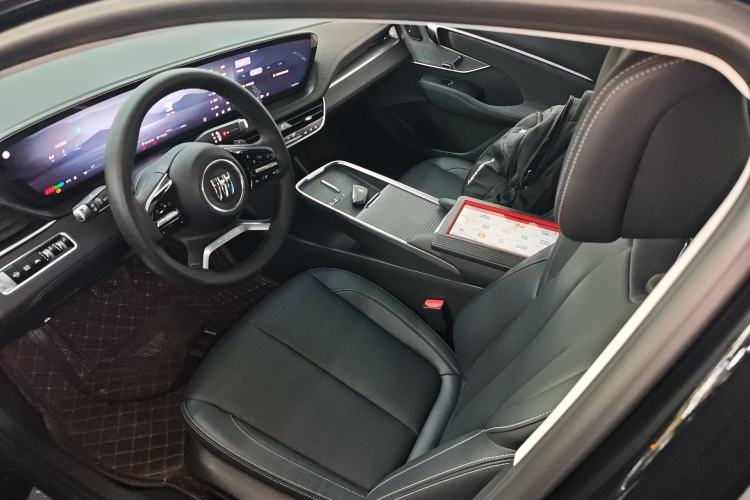 Used Buick LaCrosse 2025 28T Platinum Edition
