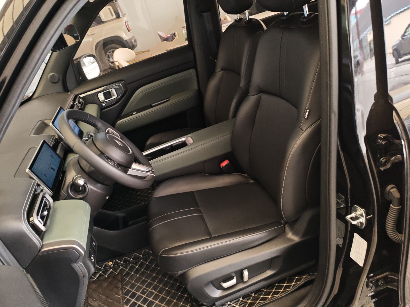 Переднее сиденье в автомобиле