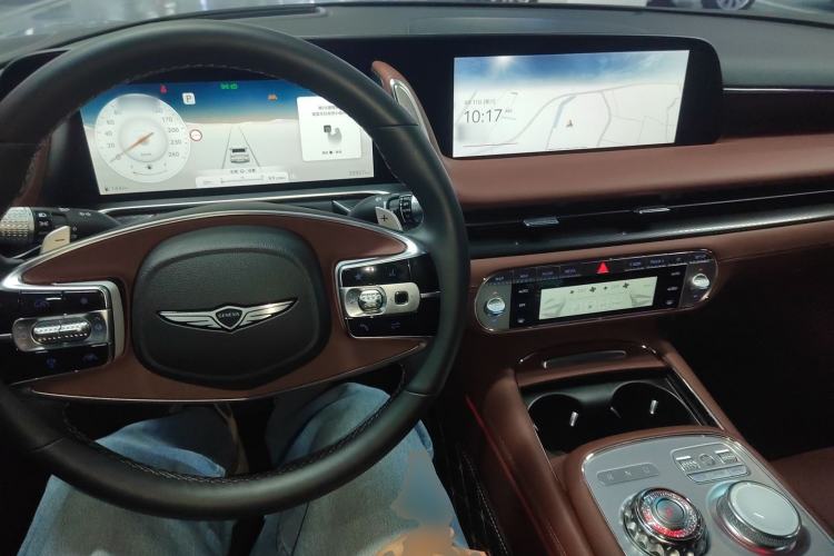 Used Genesis G90 2023 Luxury Edition Center Console