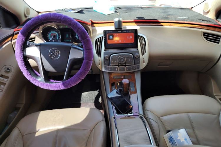 Used Buick LaCrosse 2012 2.4L SIDI Elegant Edition Center Console