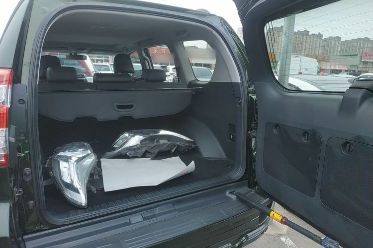 Used Toyota Prado 2015 2.7L Automatic Standard Edition Trunk
