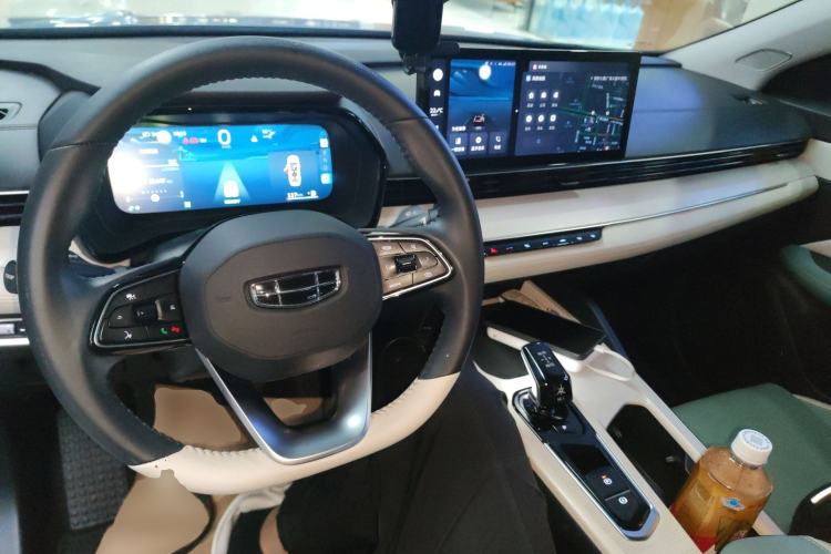 Used Geely Auto Emgrand L HiP 2022 1.5TD-DHT Pro 100KM Super Rui Center Console