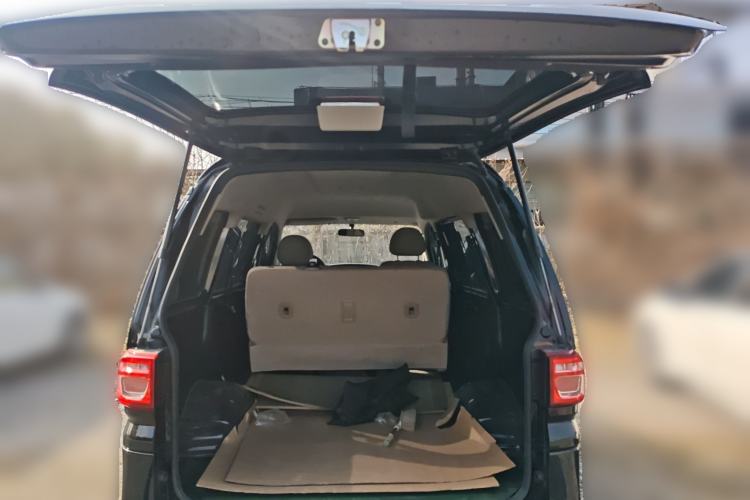 Used FORTHING Lingzhi 2023 M5 1.6L Practical Model 5 Seats