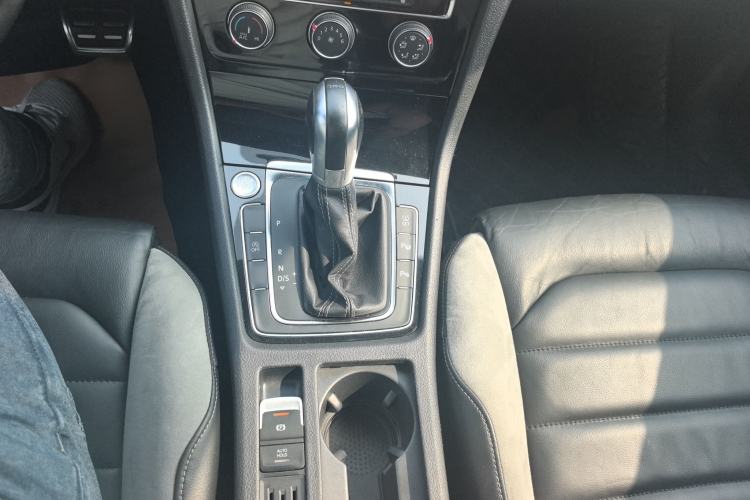 Used Volkswagen Golf 2018 280TSI Automatic R-Line Model Gear Lever