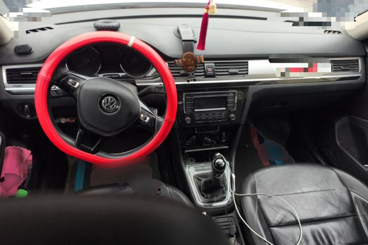 Used Volkswagen Bora 2018 1.5L Manual Comfort Model Center Console