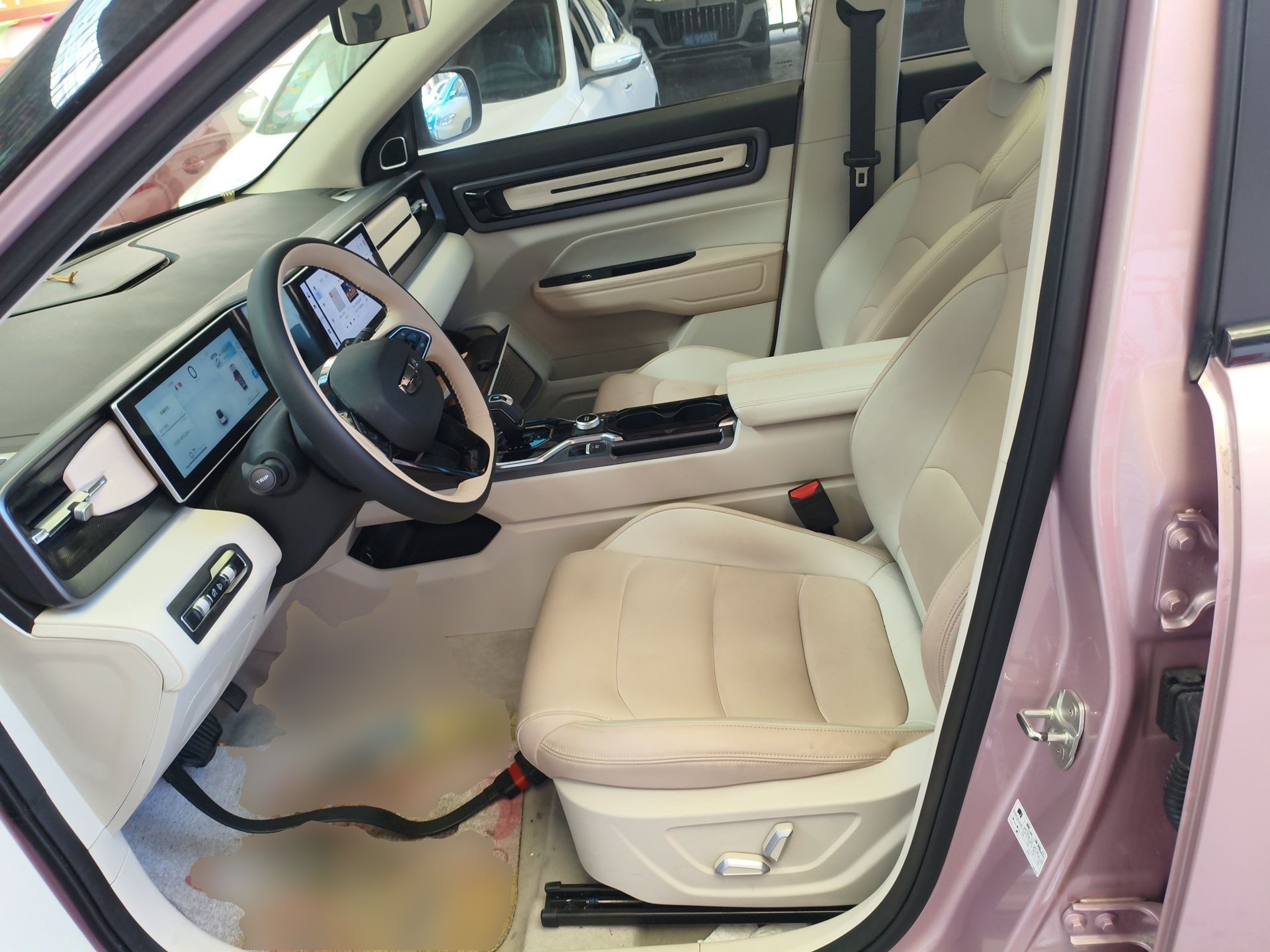 المقاعد الأمامية داخل السيارة