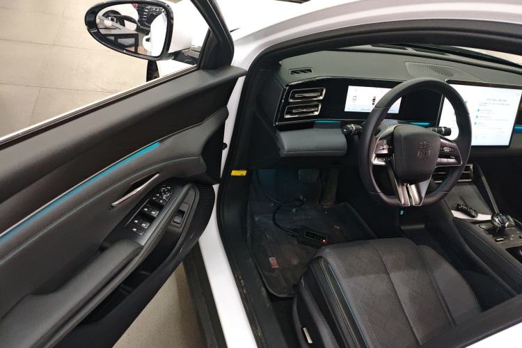 Used BYD Qin L 2024 DM-i 120KM Excellence Model Driver Seat