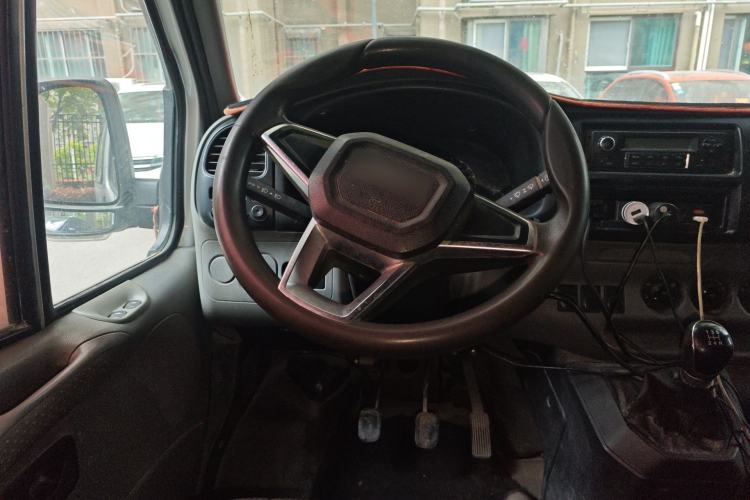 Used JMC Transit 2017 2.8T Commercial Version Short Wheelbase Mid-Roof 6/7/8-Seater JX493 Steering Wheel