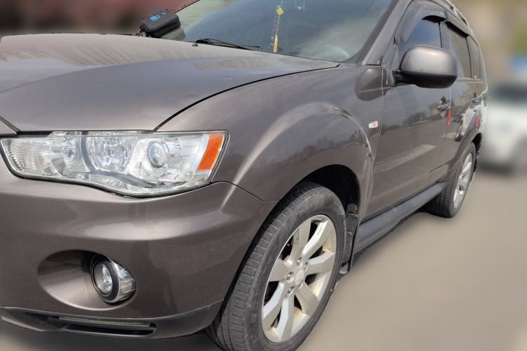 Used Mitsubishi Outlander 2011 Kicks 2.4 Fashion Edition