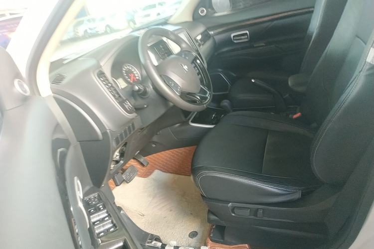 Used Mitsubishi Outlander 2018 2.0L Two-Wheel Drive Glory Edition 5 Seats