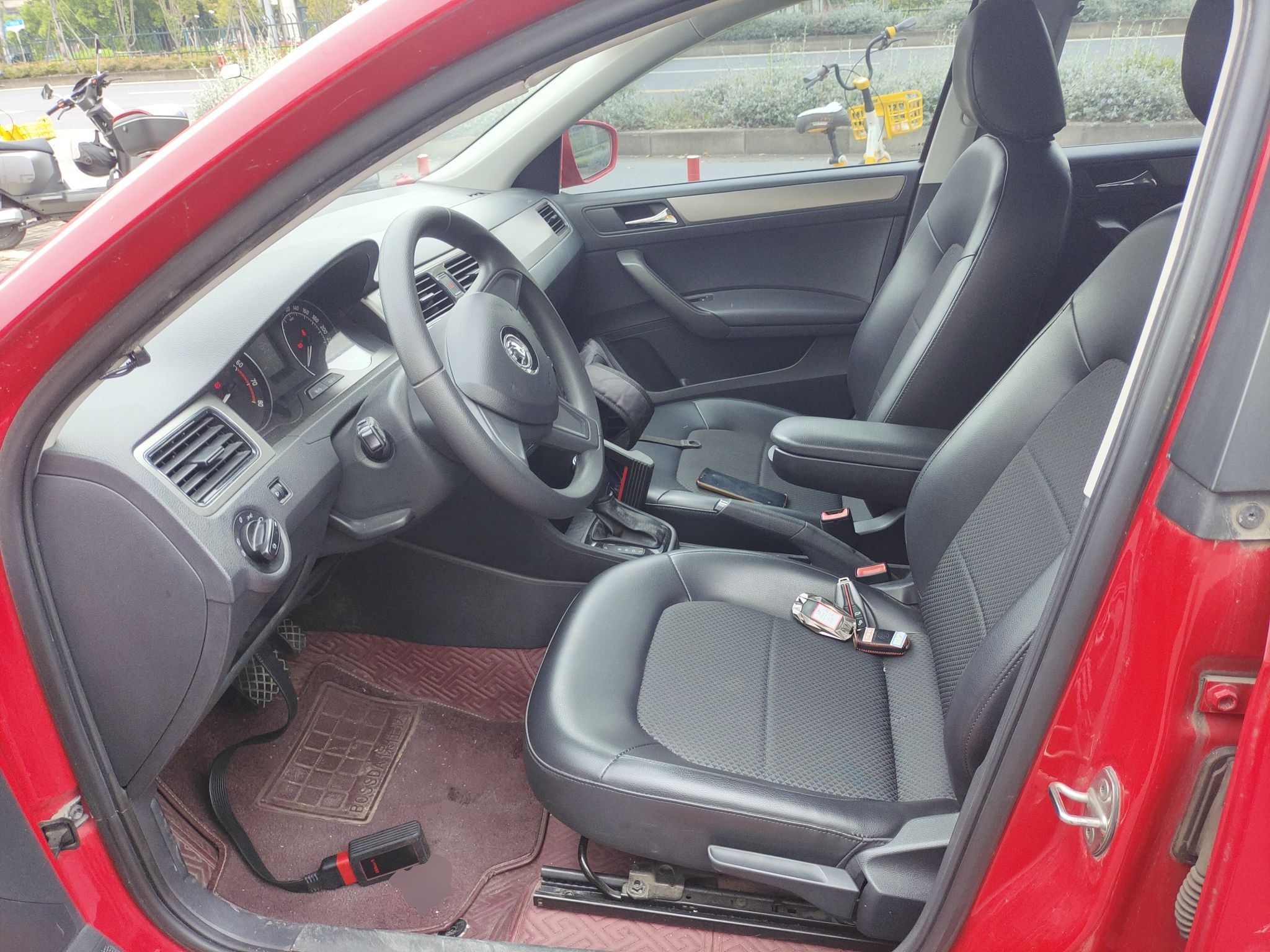 المقاعد الأمامية داخل السيارة