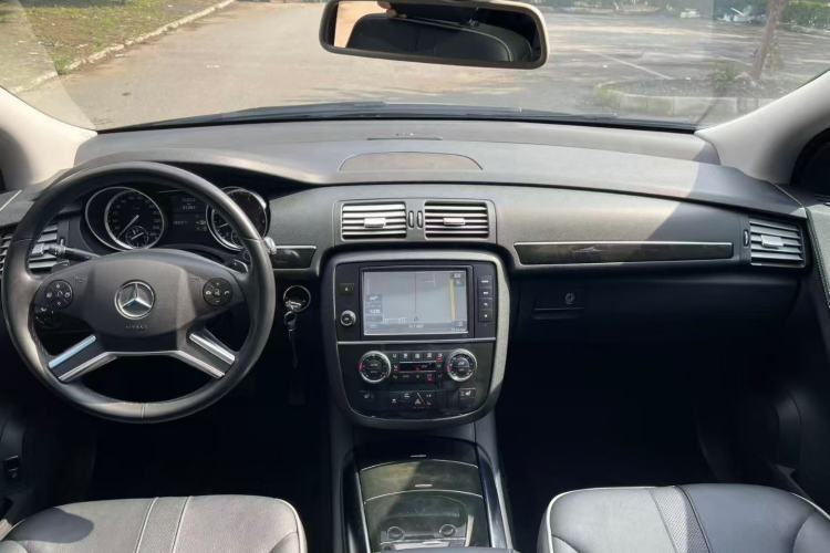 Used Mercedes-Benz R-Class 2017 R 320 4MATIC Business Edition Prestige Model
