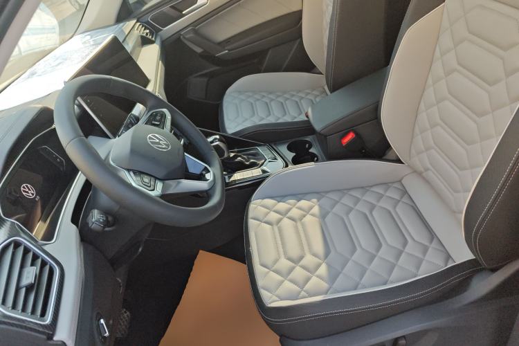 Used Volkswagen Tayron 2024 300TSI Two-Wheel-Drive Luxury Plus Advanced Version Left Front Seat