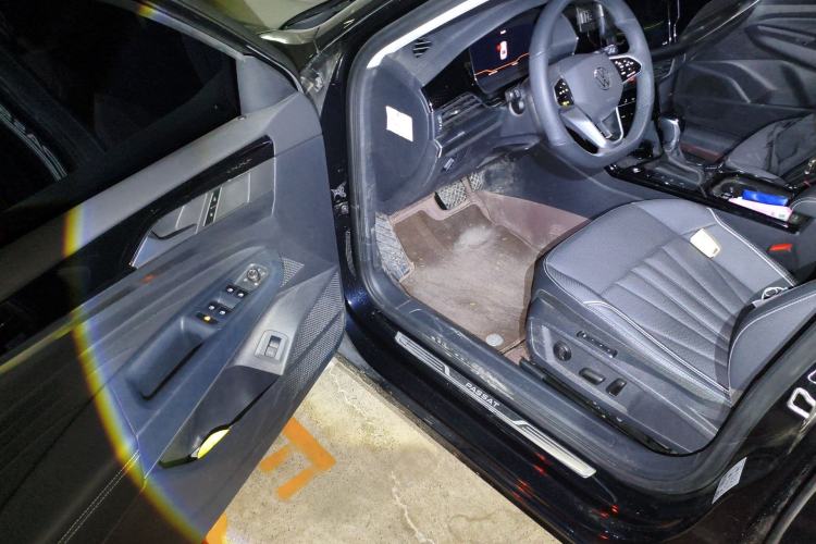 Used Volkswagen Passat 2024 330TSI Elite Edition Driver Seat