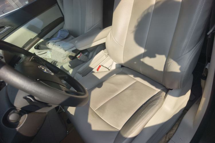 Used Buick GL8 2023 Land Executive Class Comfort Model
