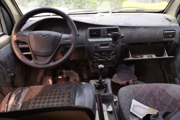 Used Wuling Rongguang 2012 1.5L Extended Basic Version Center Console