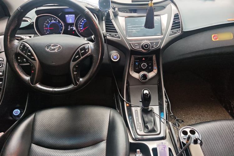 Used Hyundai Elantra (5th Generation / Langdong) 2016 1.6L Automatic Prestige Model Center Console