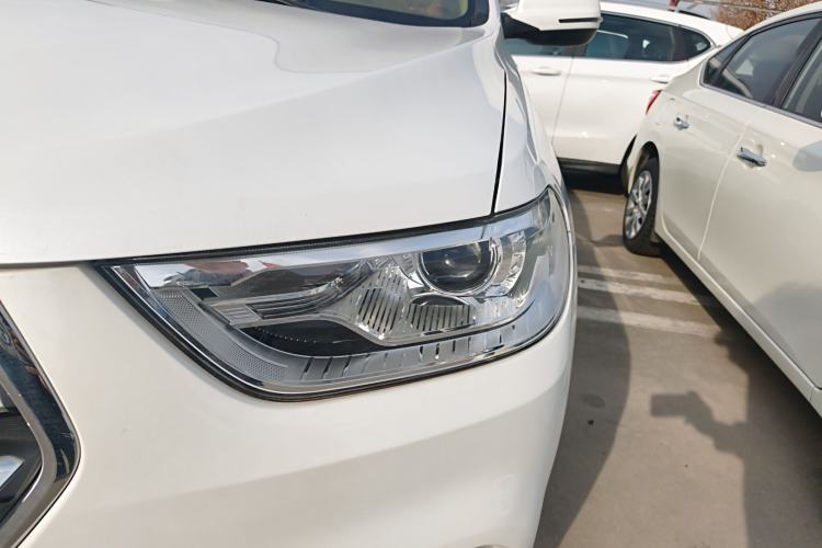 Used Haval H2 2018 Chuanxiang Edition Blue Badge 1.5T Dual-Clutch Two-Wheel Drive Fashionable Model