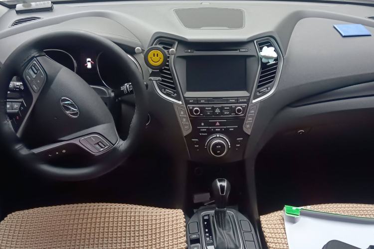 Used Hyundai Santa Fe 2017 2.0T Automatic Two-Wheel Drive Smart Version 7 Seats Center Console