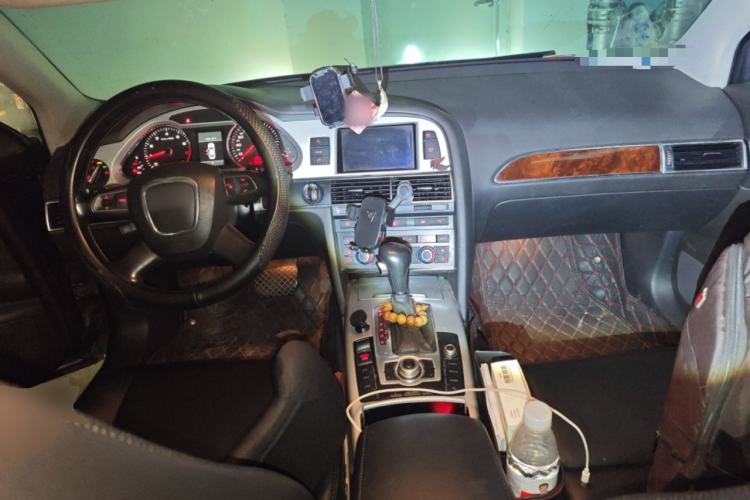 Used Audi A6L 2011 2.0 TFSI Automatic Standard Edition Center Console