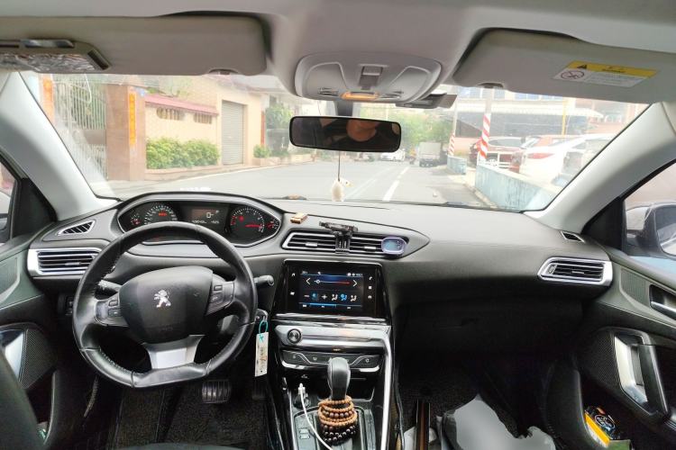 Used Peugeot 308 2016 1.6L Automatic Luxury Edition Center Console