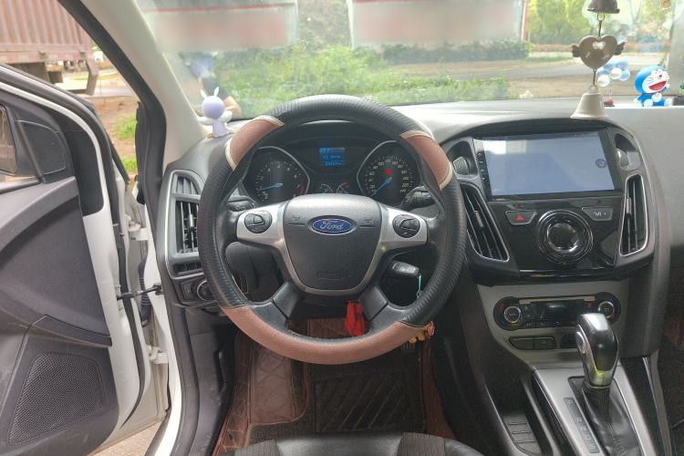 Used Ford Focus 2012 Sedan 1.6L Automatic Fashion Edition Steering Wheel