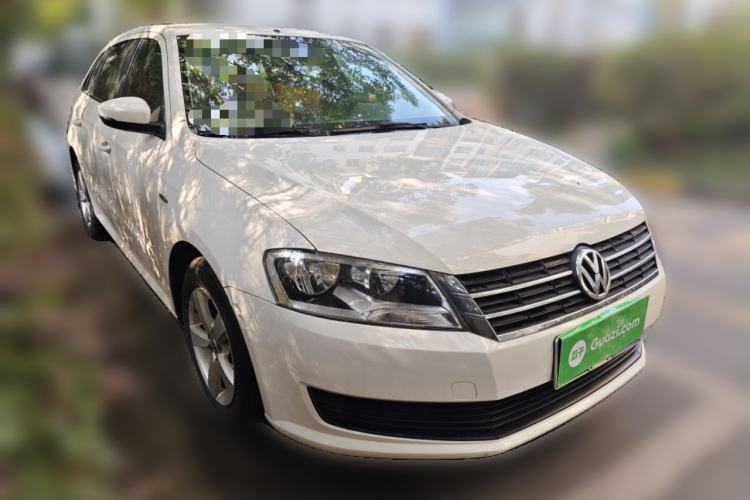 Used Volkswagen Gran Lavida 2013 1.6L Manual Fashion Model