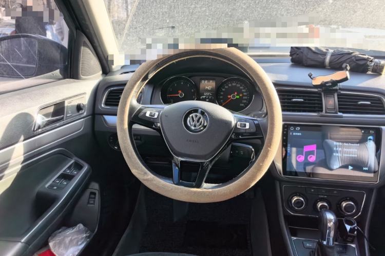 Used Volkswagen Lavida 2015 1.6L Automatic Comfort Edition Steering Wheel