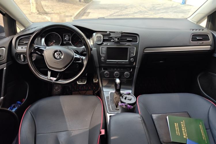 Used Volkswagen Golf 2017 1.6L Automatic Comfort Million-Vehicle Anniversary Edition
