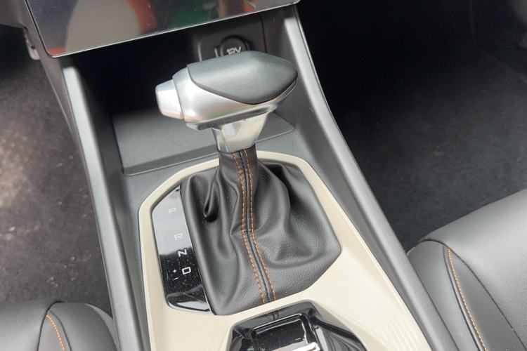 Used Dongfeng Aeolus Yixuan 2023 Mach Edition 1.5L Automatic Chasing Shadow Version Gear Lever