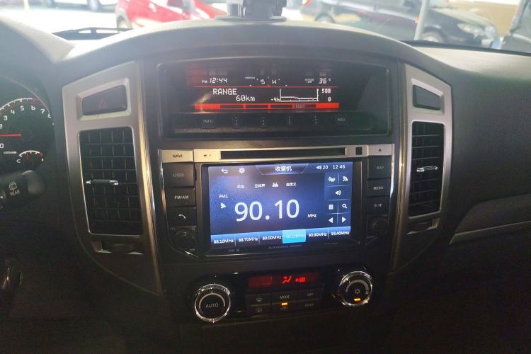 Used Mitsubishi Pajero 2016 3.0L Automatic Standard Version China V Standard