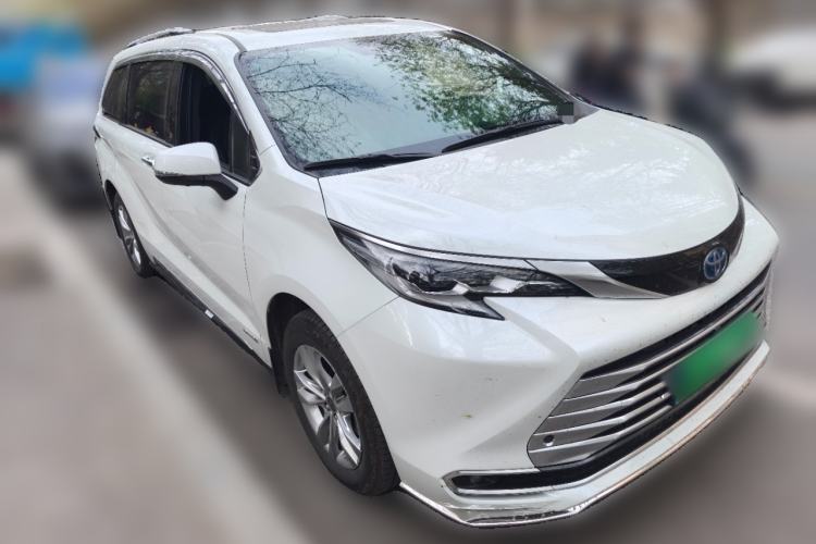 Used Toyota SIENNA 2021 2.5L Hybrid Platinum Edition Front Right 45 Deg