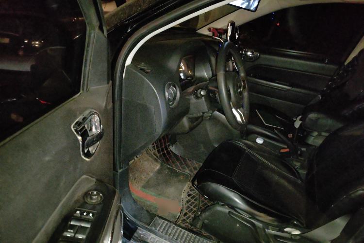 Used Jeep Compass 2013 2.4L four-wheel-drive sport version
