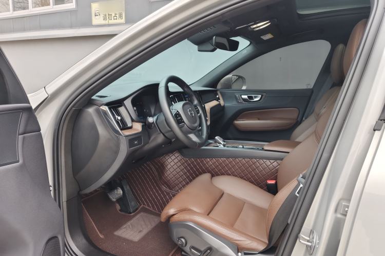 Used Volvo XC60 2023 B5 4x4 Smart Luxury Edition