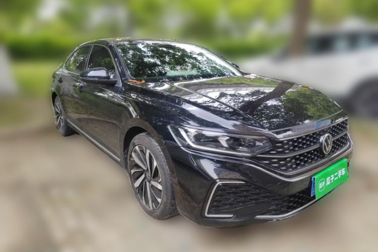 Used Volkswagen Passat 2022 330TSI Starry Elite Edition Front Right 45 Deg