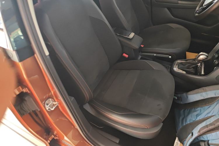 Used Volkswagen C-TREK 2018 1.5L Automatic Luxury Edition Right Front Seat