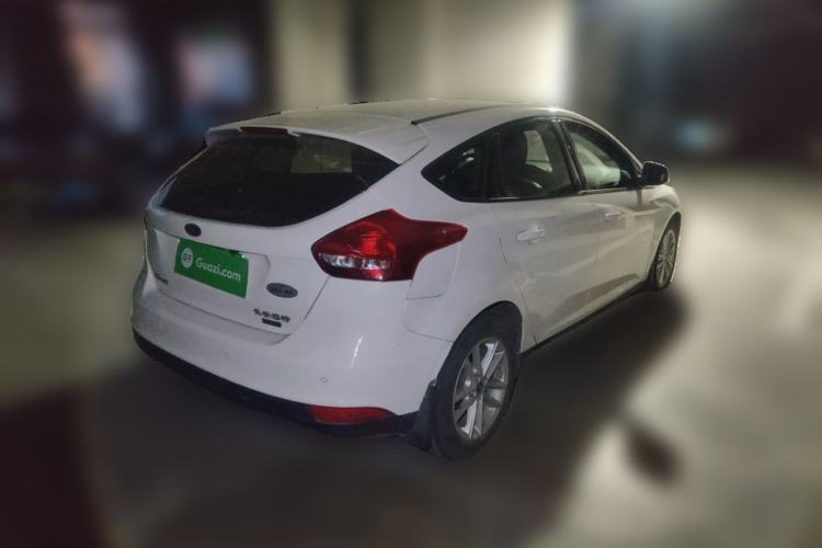 Used Ford Focus 2015 Hatchback EcoBoost 125 Automatic Supreme Style Edition Rear Right 45 Deg