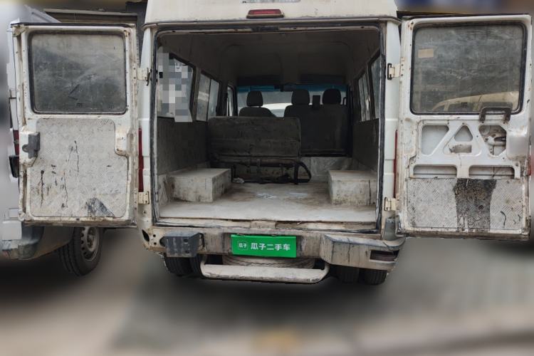 Used Iveco Daily 2017 2.5T A35 Low-Roof 5-7 Seater Passenger Van 47Z5 Trunk