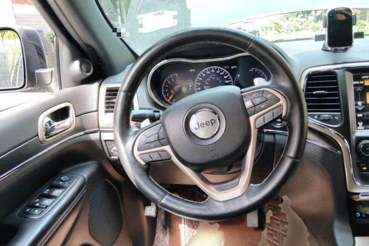 Used Jeep Grand Cherokee 2016 3.0L Elite Navigation Edition Steering Wheel