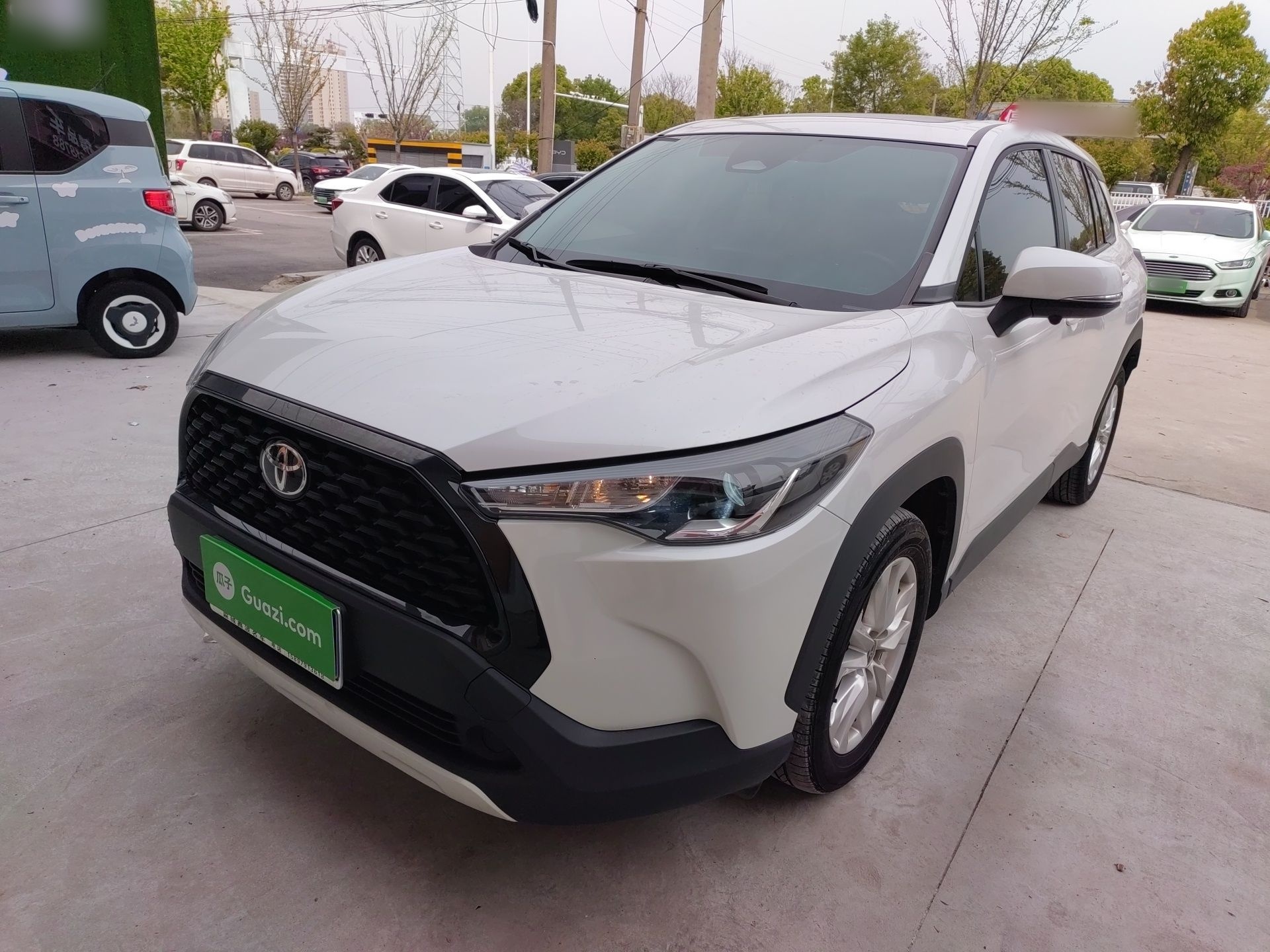 Под передней частью автомобиля